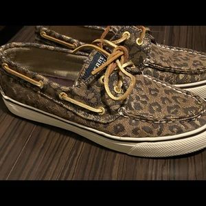 Sperry size 6 leopard w a shine